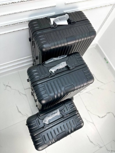 Чемодан Rimowa М