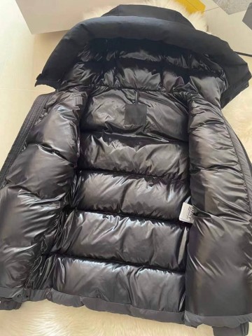 Пуховик Moncler
