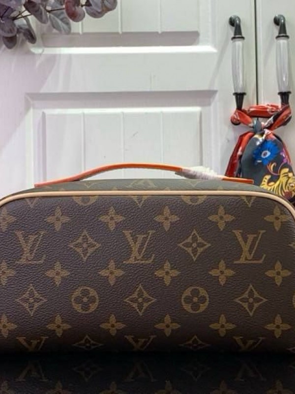 Несессер Louis Vuitton