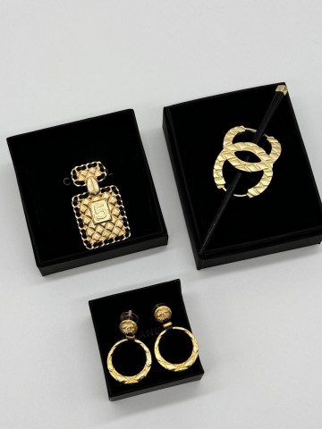Брошь CHANEL