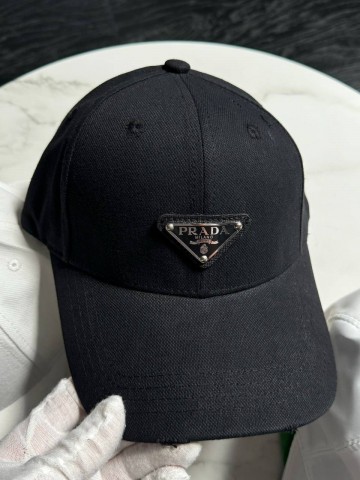 Кепка Prada