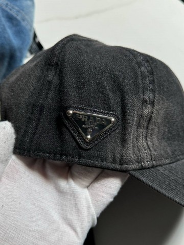 Кепка Prada