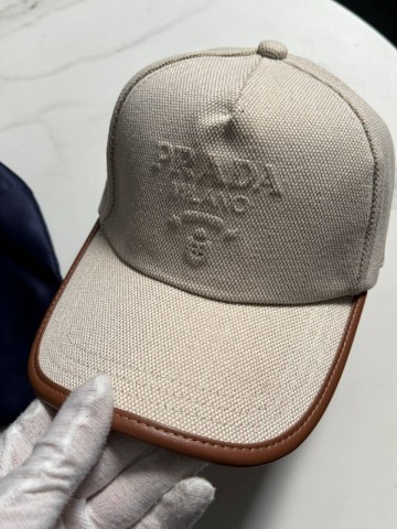 Кепка Prada