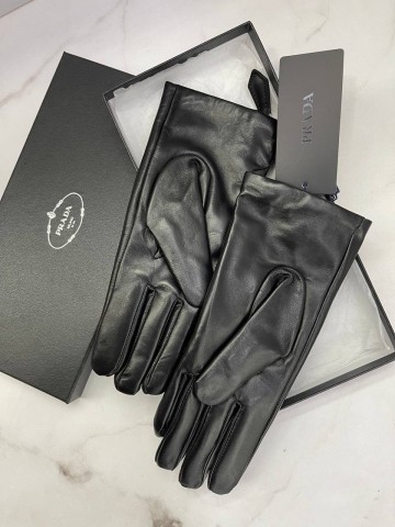 Перчатки Prada