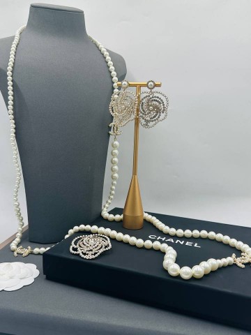 Брошь CHANEL