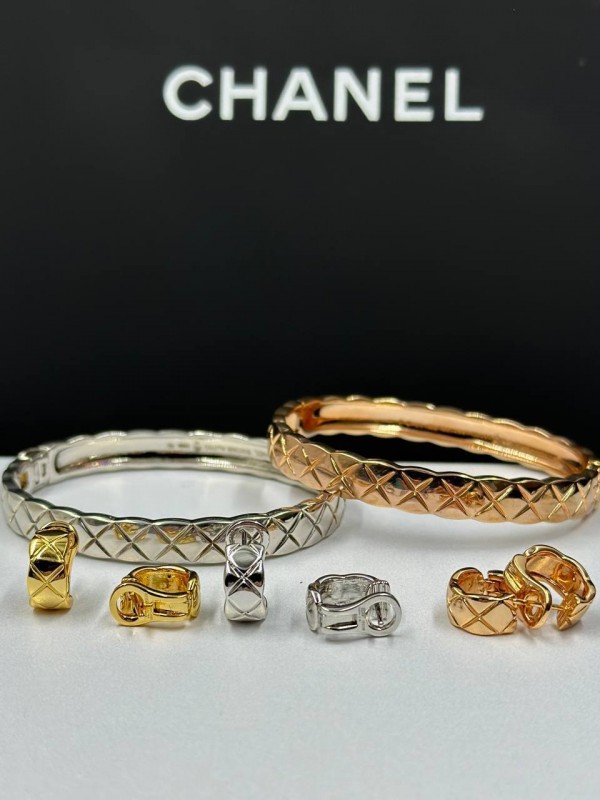 Серьги CHANEL