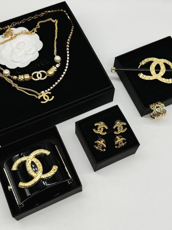 Серьги CHANEL