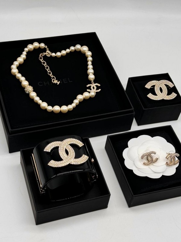 Серьги CHANEL