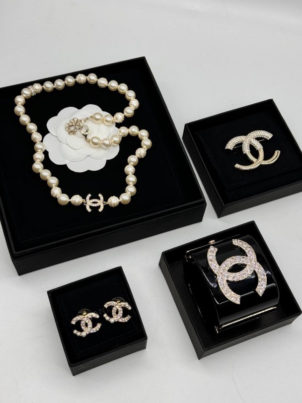 Серьги CHANEL