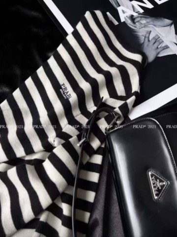 Кофта Prada