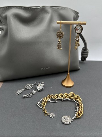 Серьги Alexander McQueen