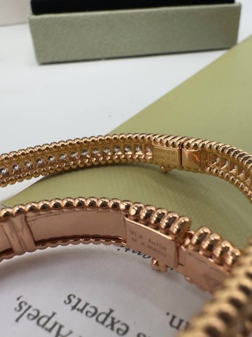 Браслет Van Cleef & Arpels с камнями