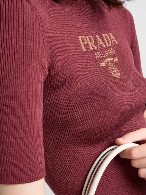 Футболка Prada