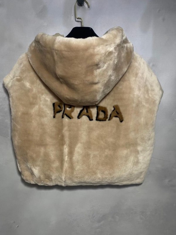 Жилет Prada