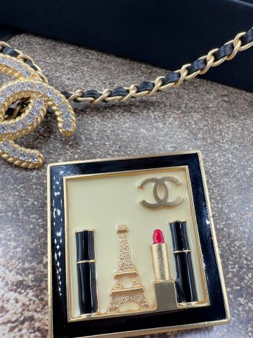 Брошь CHANEL