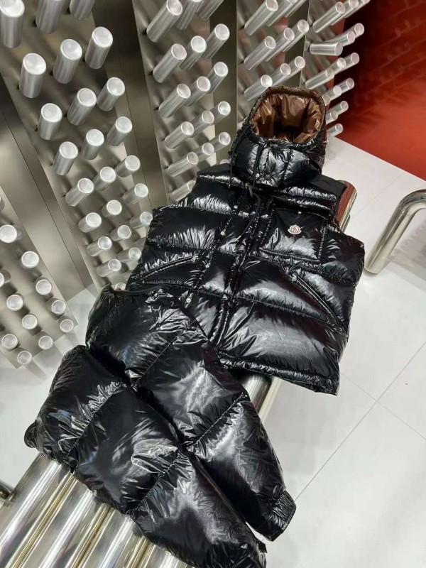 Пуховик Moncler