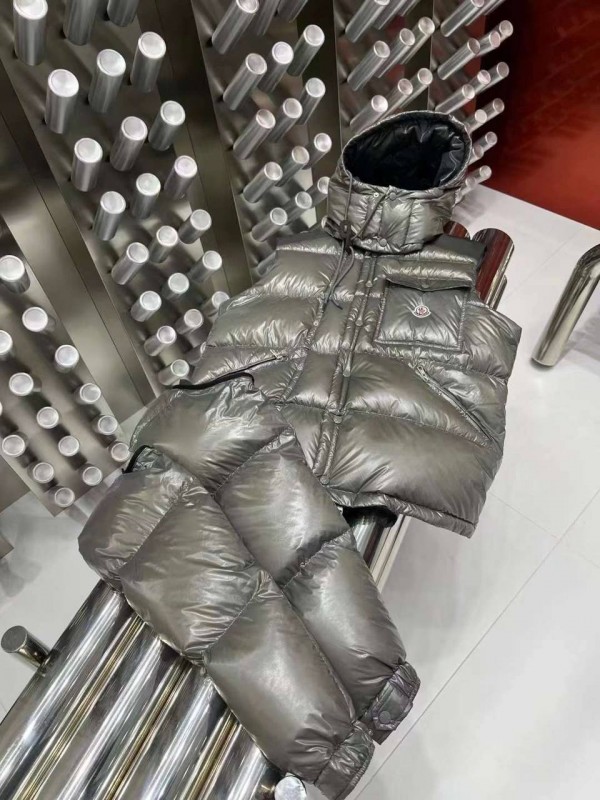 Пуховик Moncler