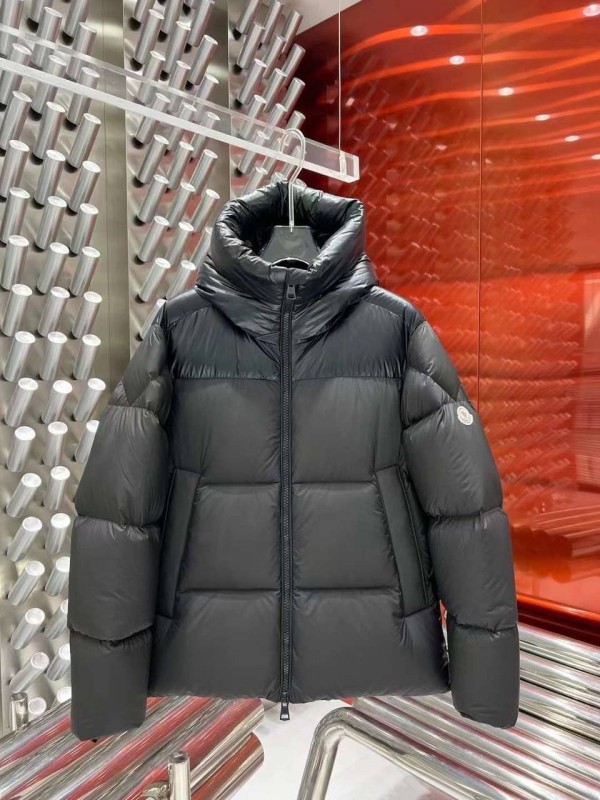 Пуховик Moncler