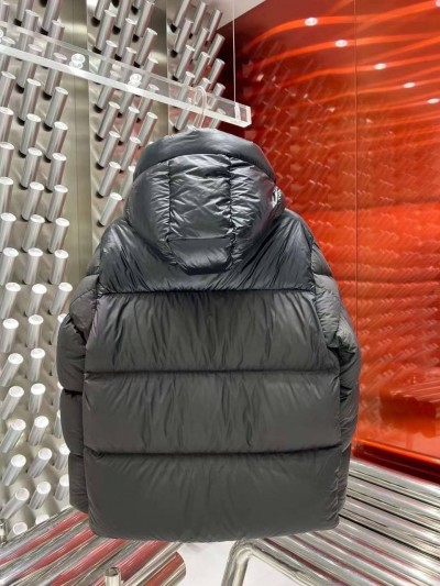 Пуховик Moncler