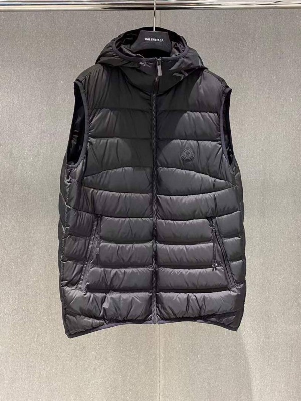 Безрукавка Moncler