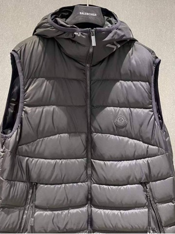 Безрукавка Moncler