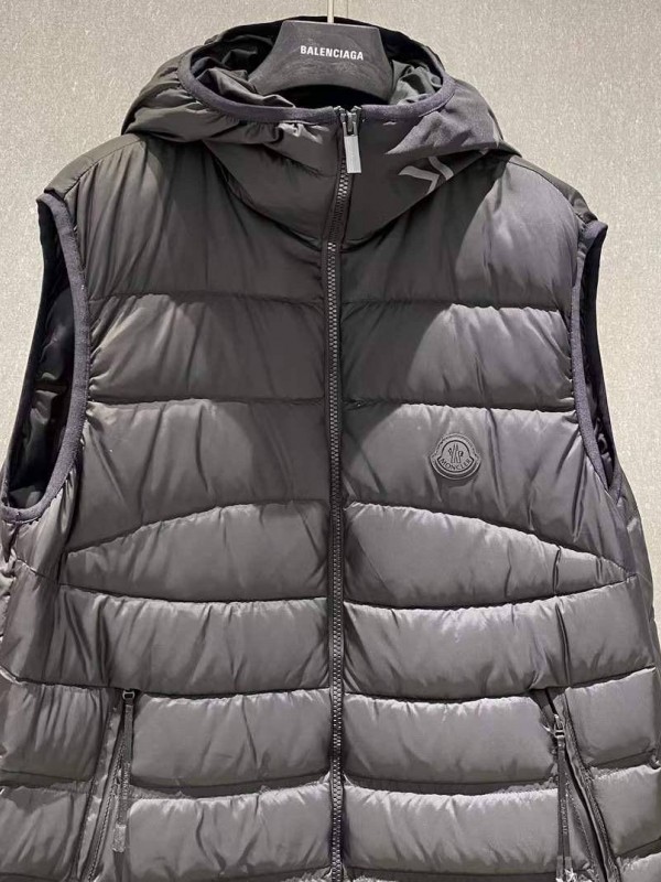 Безрукавка Moncler