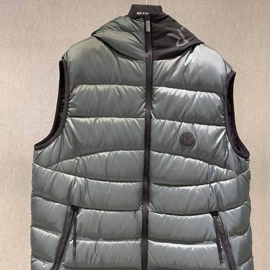 Безрукавка Moncler