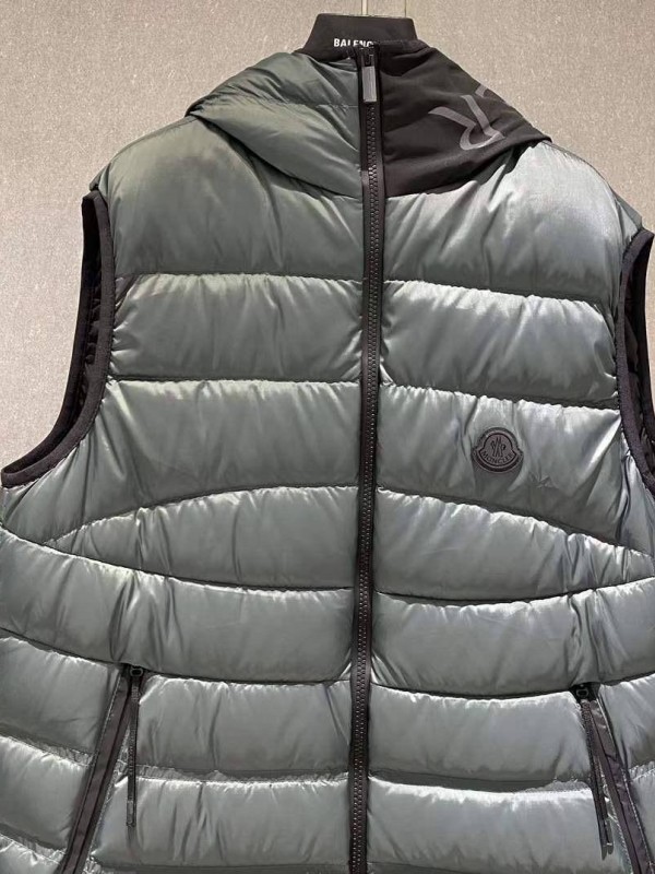 Безрукавка Moncler