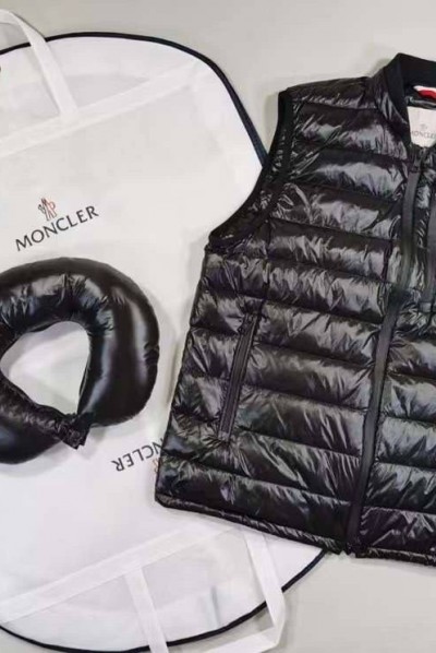 Безрукавка Moncler