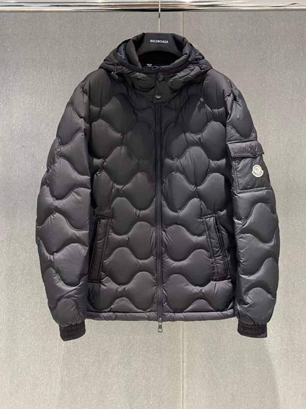 Пуховик Moncler