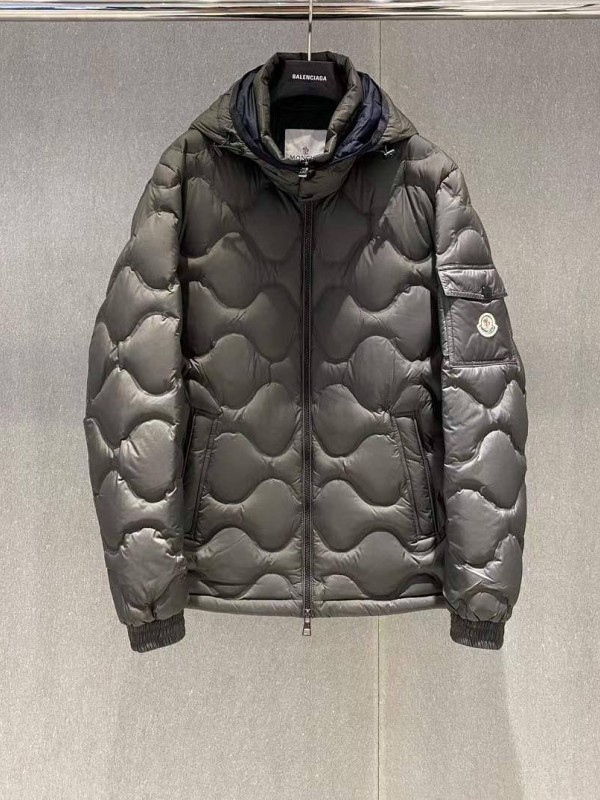 Пуховик Moncler