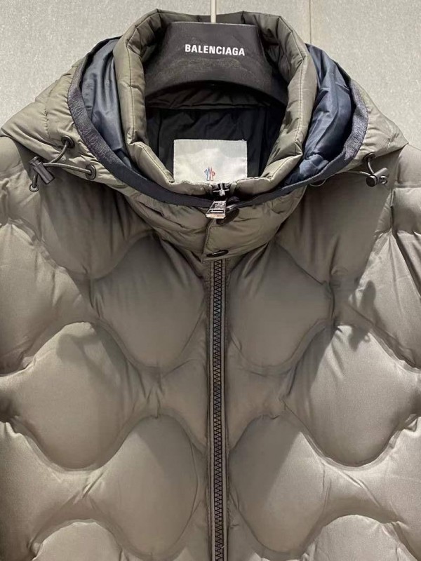 Пуховик Moncler