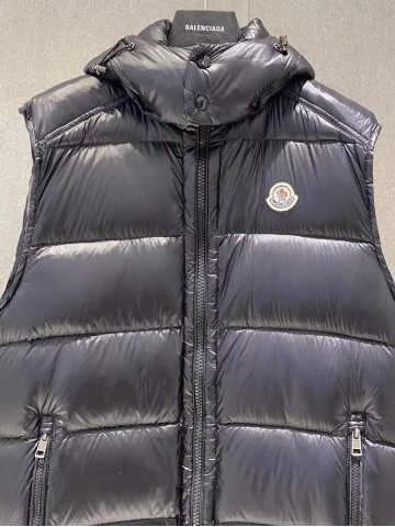 Безрукавка Moncler