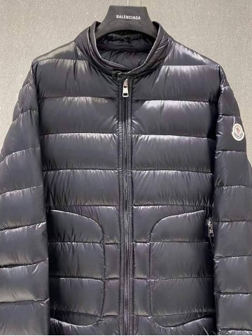 Пуховик Moncler