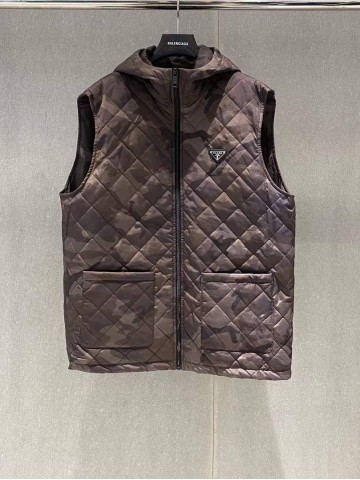 Ветровка и жилет Prada