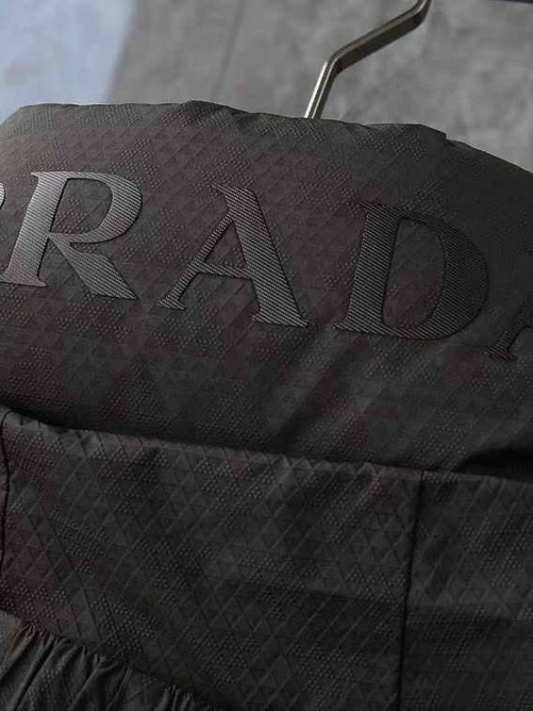 Пуховик Prada