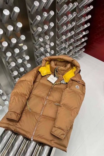 Пуховик Moncler