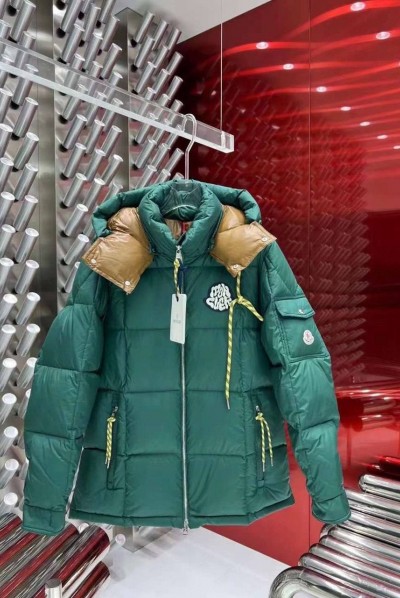 Пуховик Moncler