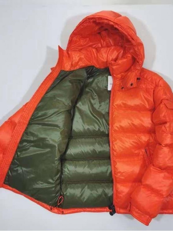 Пуховик Moncler