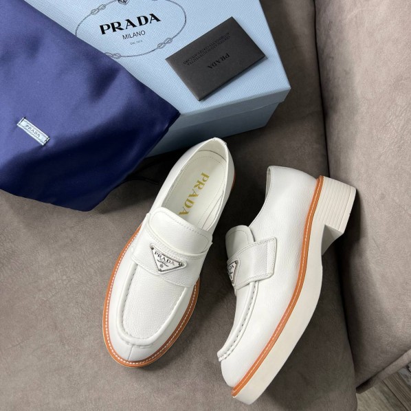 Лоферы Prada