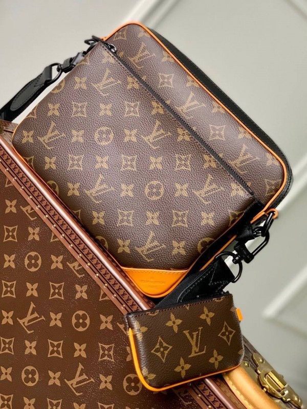 Сумка-мессенджер Louis Vuitton