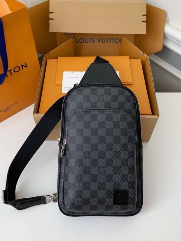 Сумка-слинг Louis Vuitton