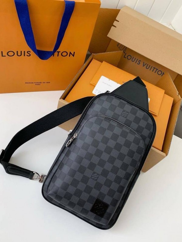 Сумка-слинг Louis Vuitton