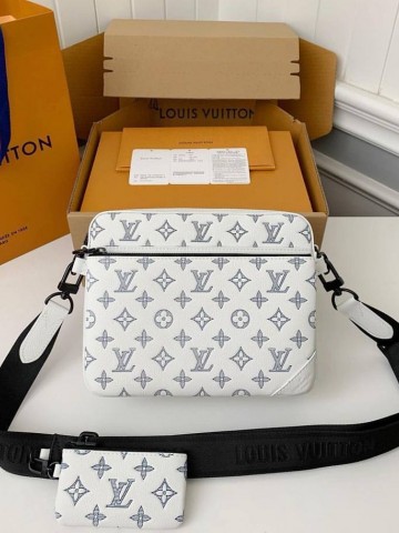 Сумка-мессенджер Louis Vuitton