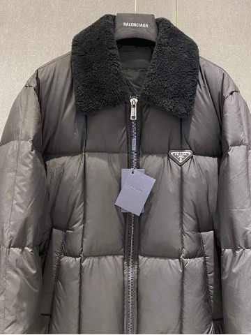 Пуховик Prada