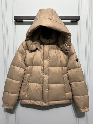 Пуховик Prada