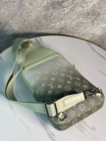 Сумка-слинг Louis Vuitton