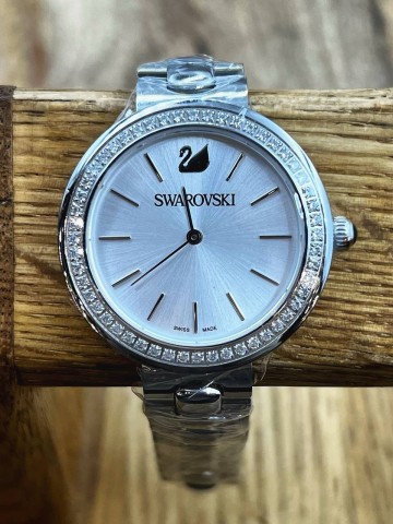 Часы Swarovski