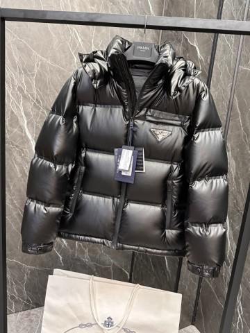 Пуховик Prada