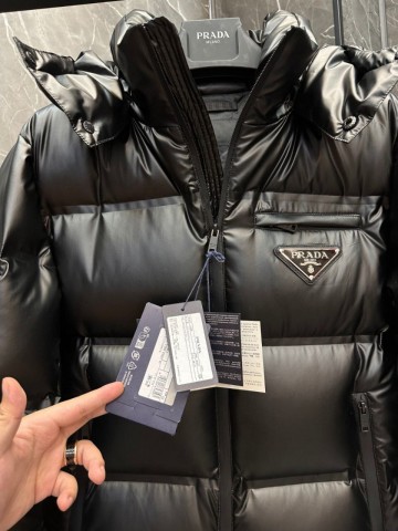Пуховик Prada
